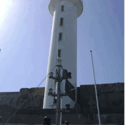 Le phare de Boulogne sur Mer vue de la rade, lors d’une campagne de prélèvements REPHY / SRN