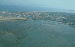 Photo aérienne de la bande Littorale de Port la Nouvelle à la Franqui et du Sud de l’étang de Bages Sigean